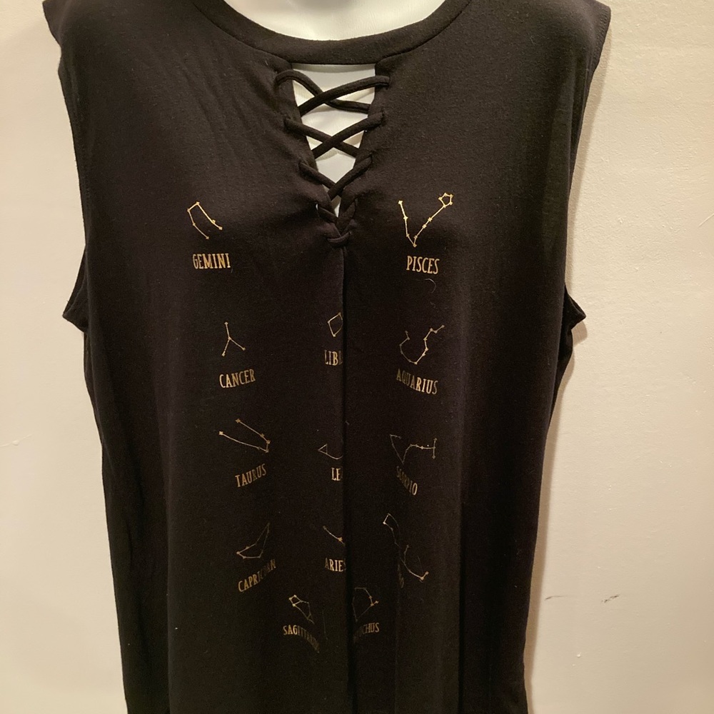 🎉Modern Lux 1X black zodiac gold foil high v neck tunic tank top lace up front